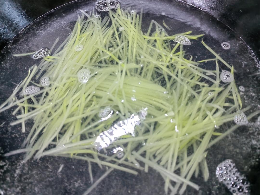 葱油莴笋丝的做法 步骤2