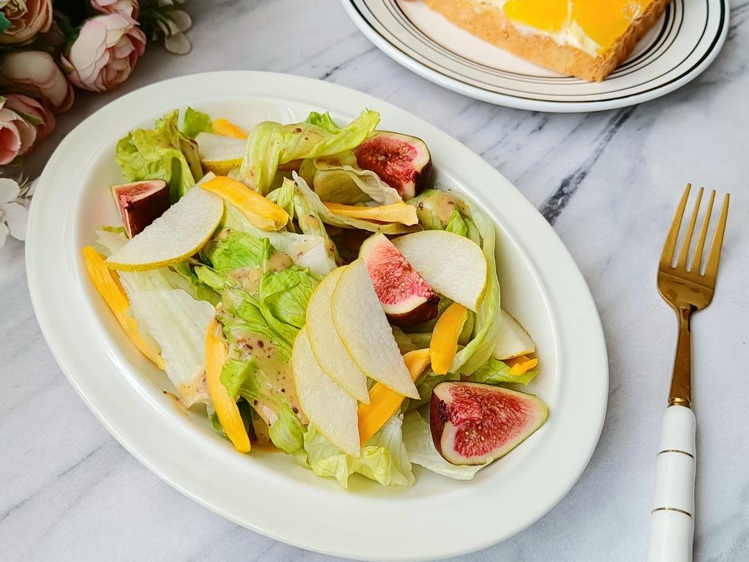 减脂美食：啤梨碧根果芝麻菜沙拉