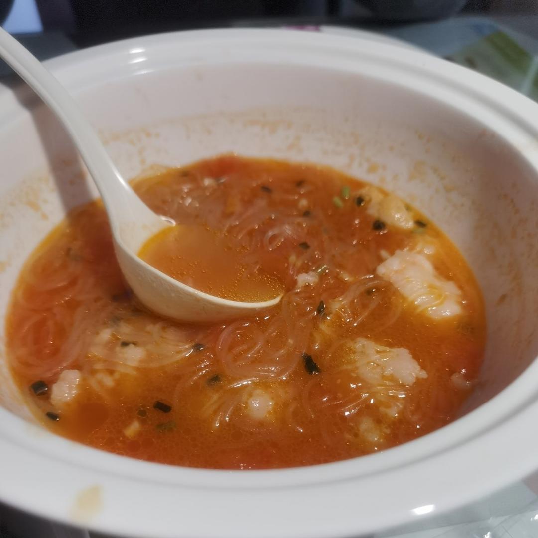 减脂餐｜番茄虾滑粉丝汤，汤鲜味美～