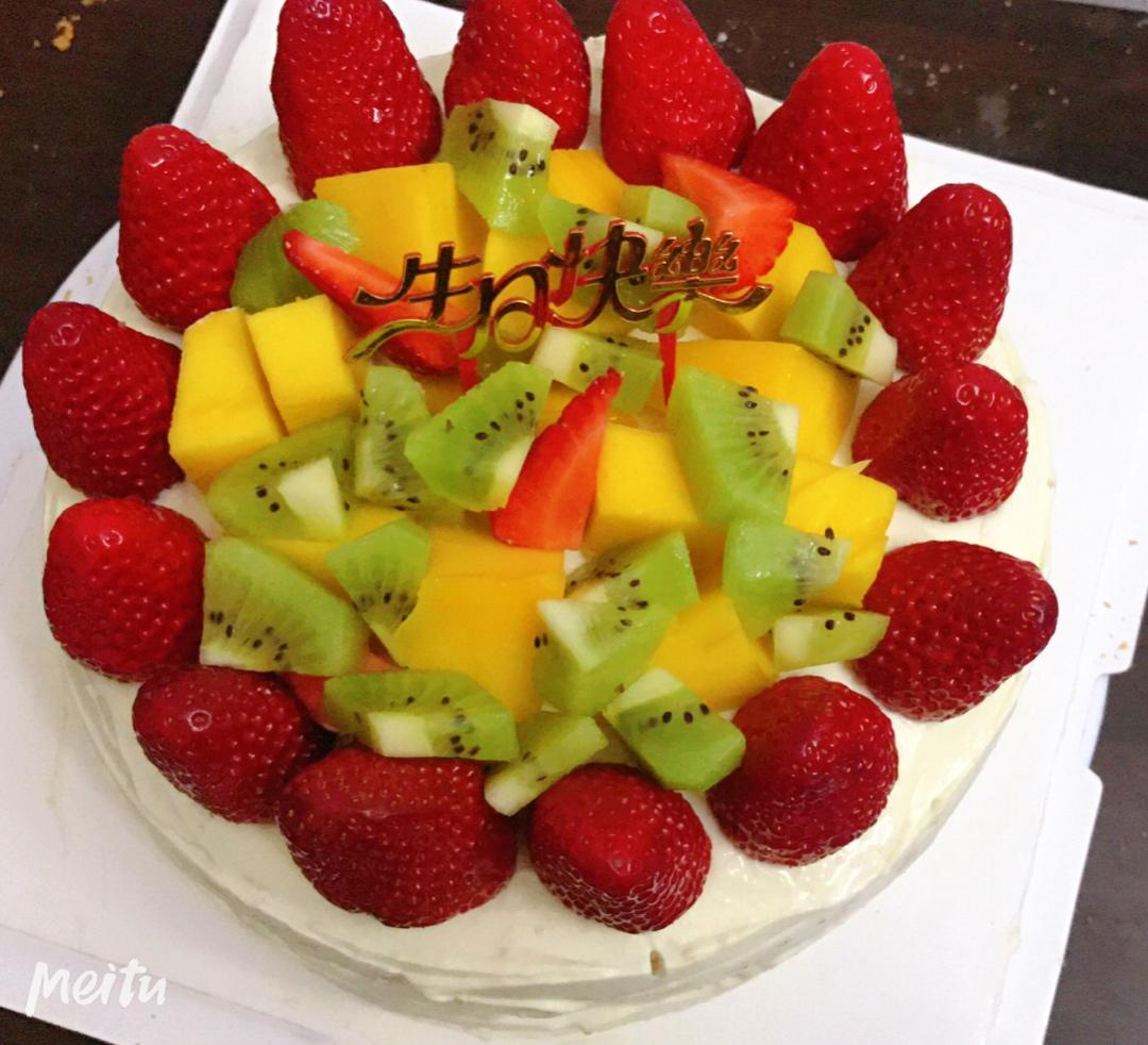 简单的水果生日蛋糕（适合不会摸面的新手）