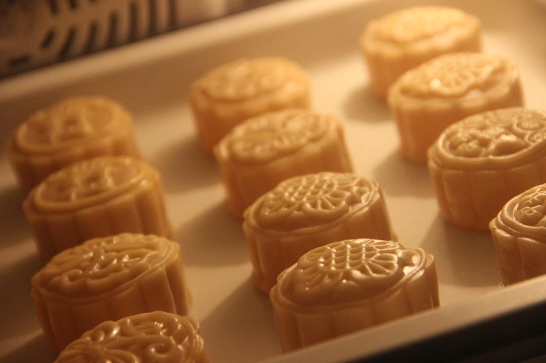 广式月饼—蛋黄莲蓉月饼