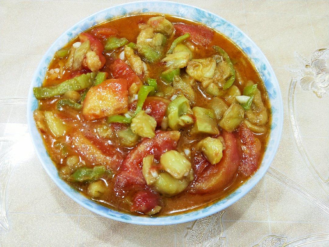 西红柿尖椒炒茄子