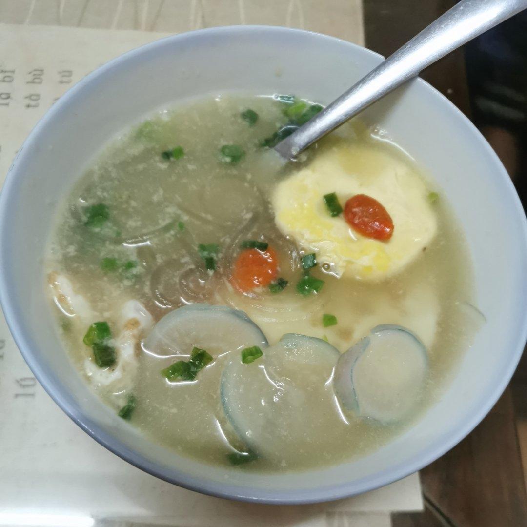 适合宝宝秋天喝的汤·煎蛋白萝卜汤