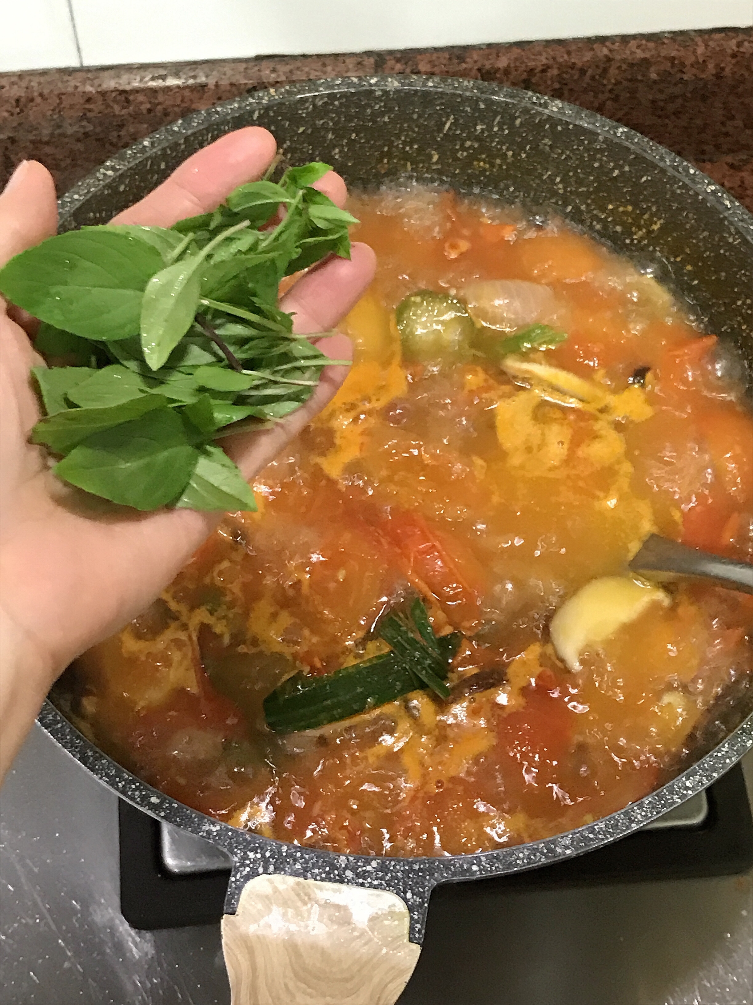 东南亚风味之番茄肥牛汤的做法