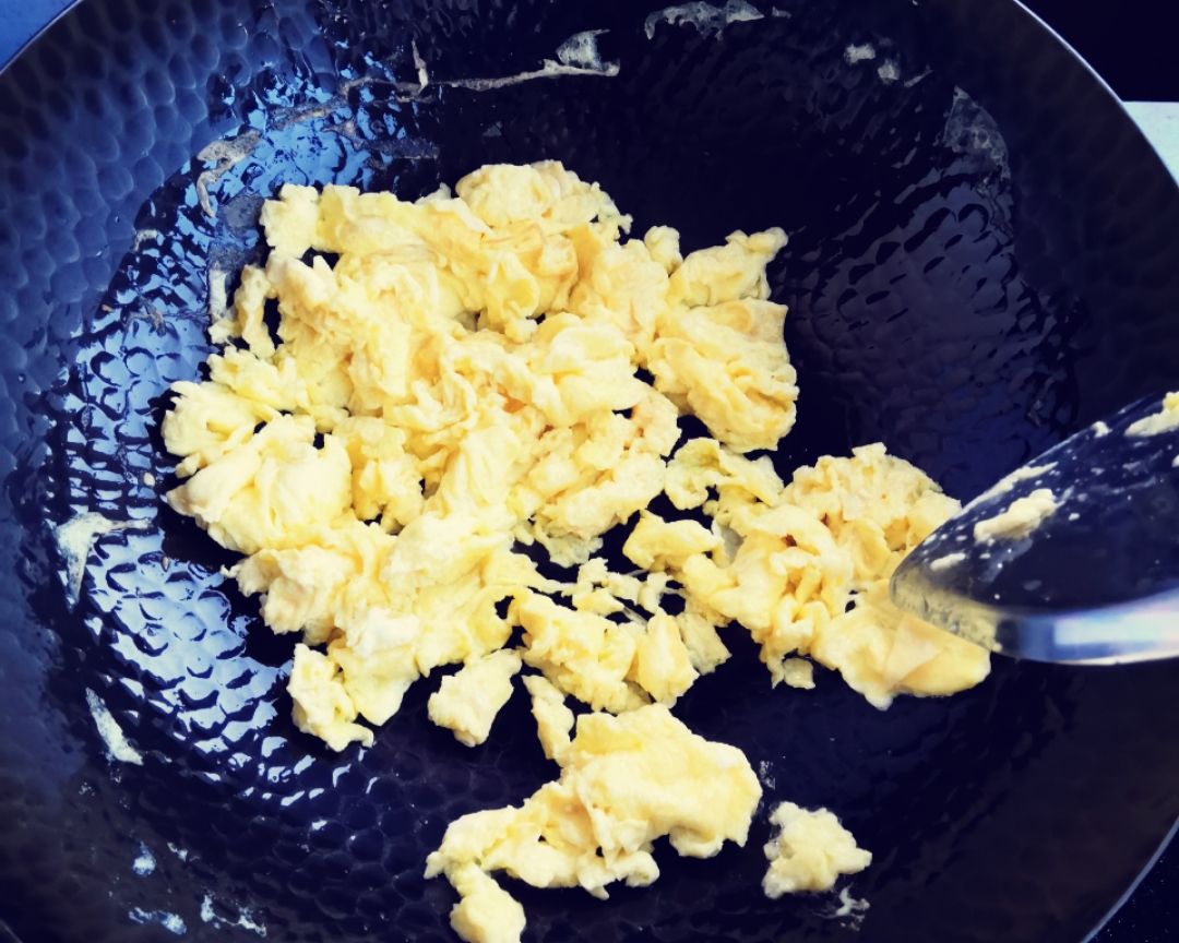 家庭小炒-韭菜鸡蛋的做法 步骤3