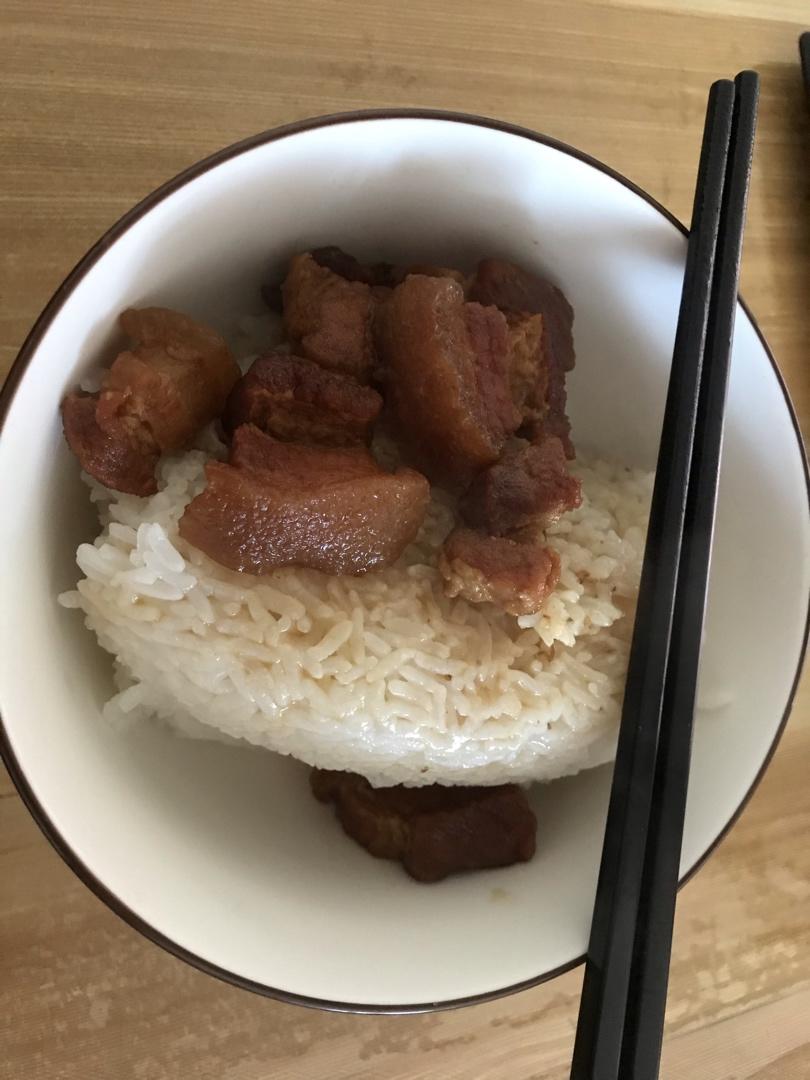 卤蛋红烧肉