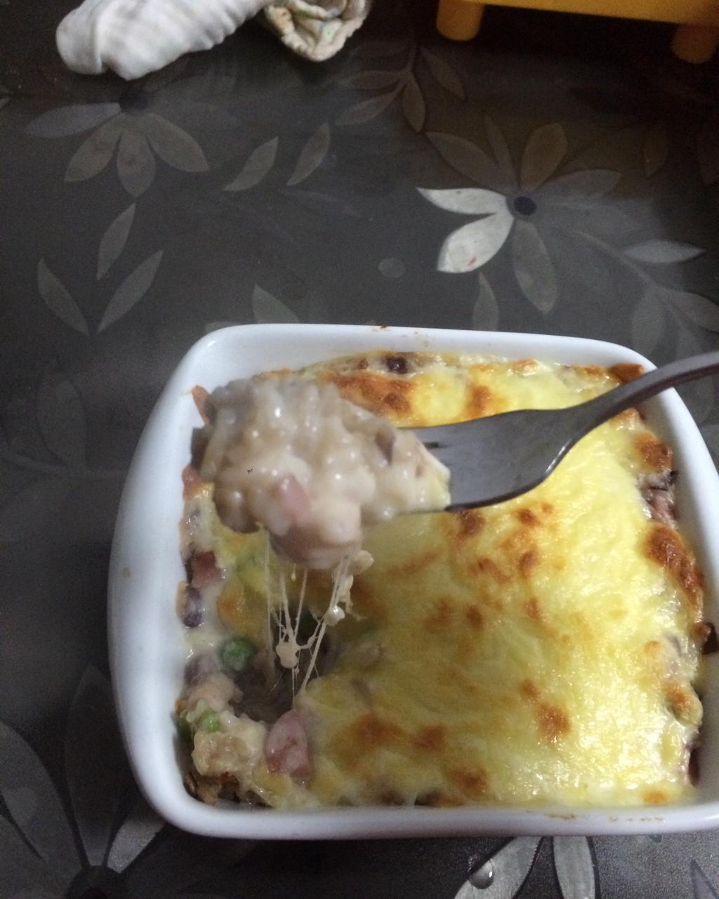 海鲜焗饭 Seafood Fried Rice with Cheesy Topping