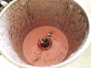 夏日透心凉草莓冰棍的做法 步骤4