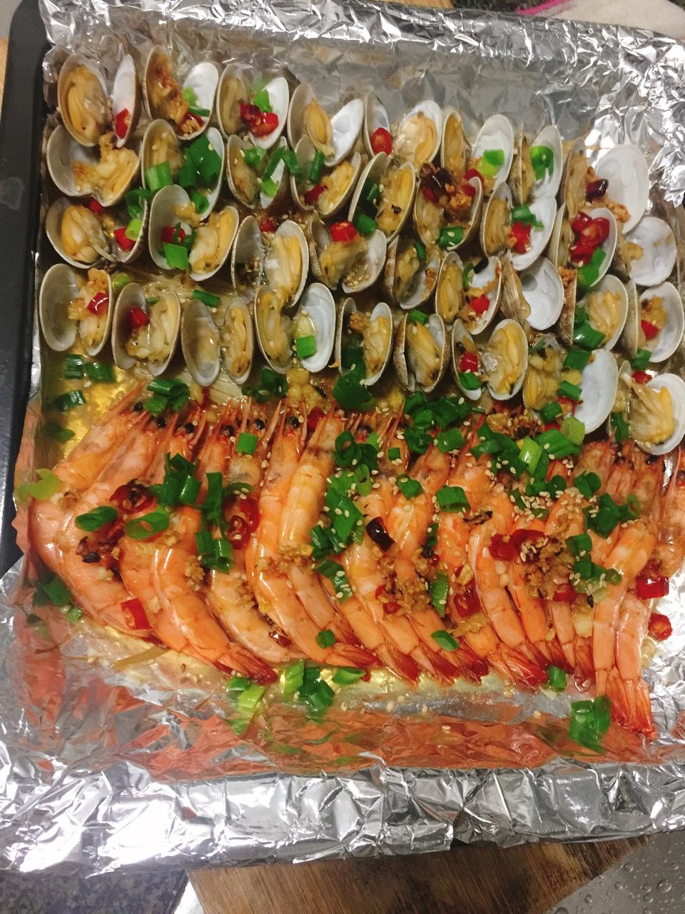 蒜蓉金针菇烤花蛤虾