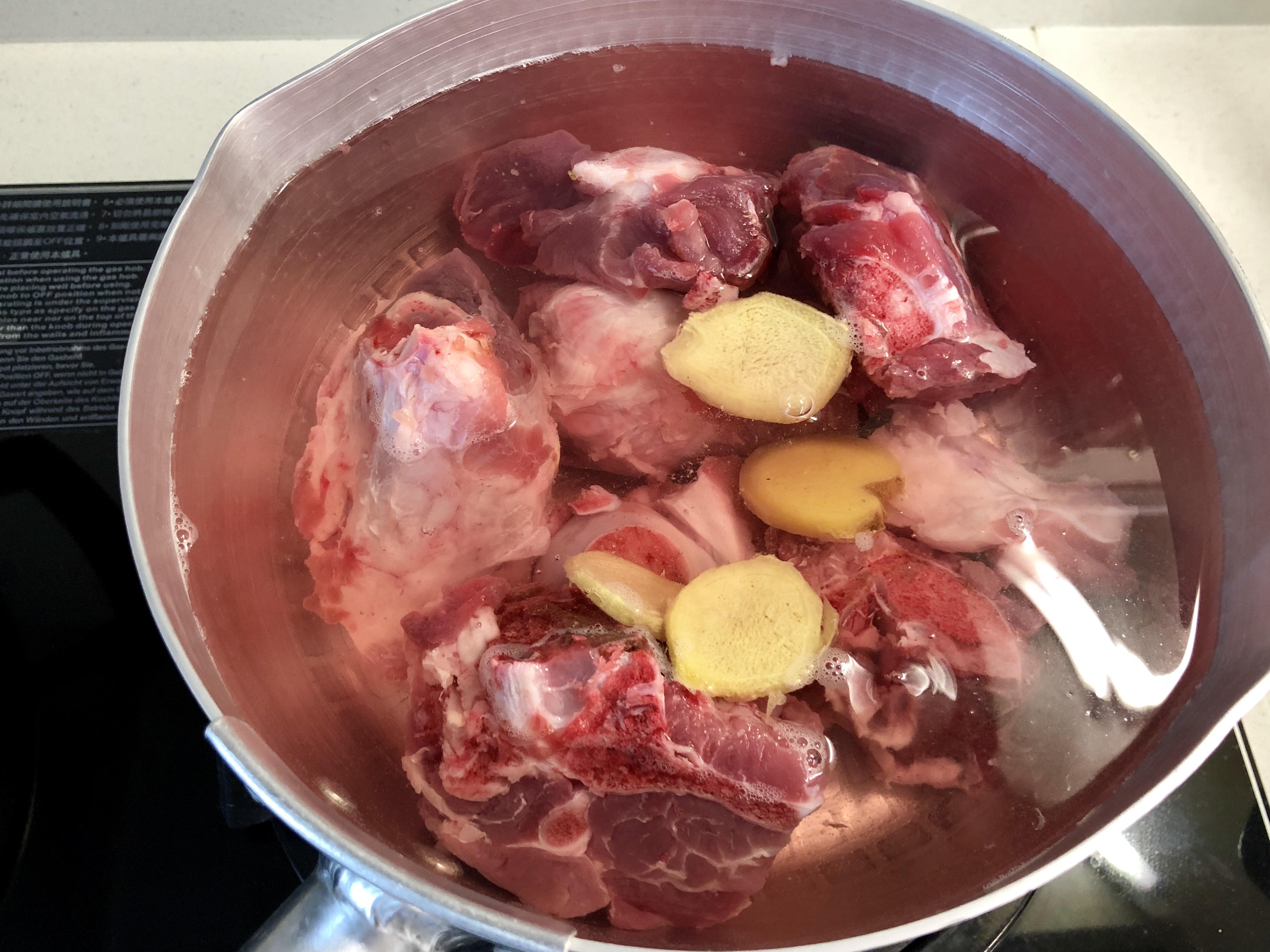 广式莲藕排骨汤的做法 步骤3