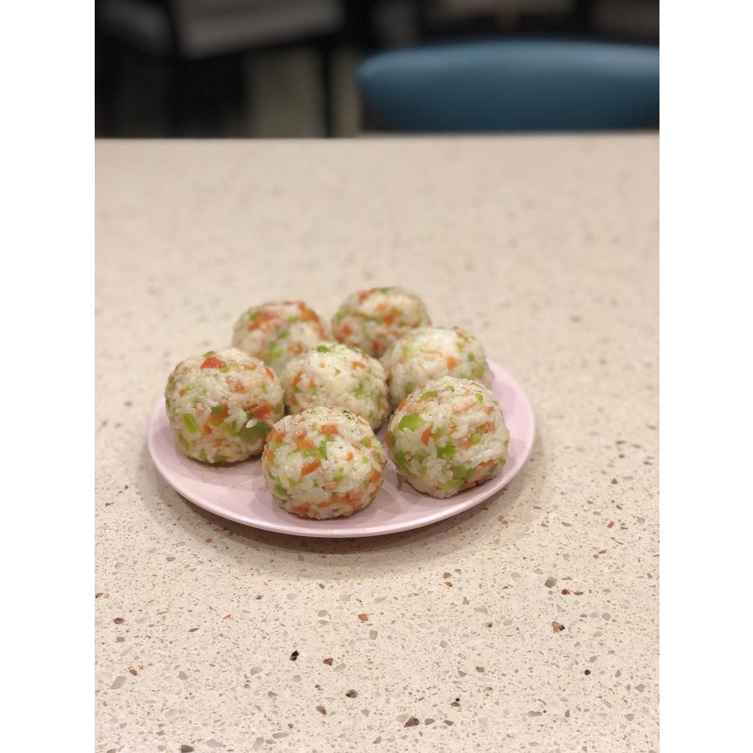 小盆友超爱的肉松饭团子