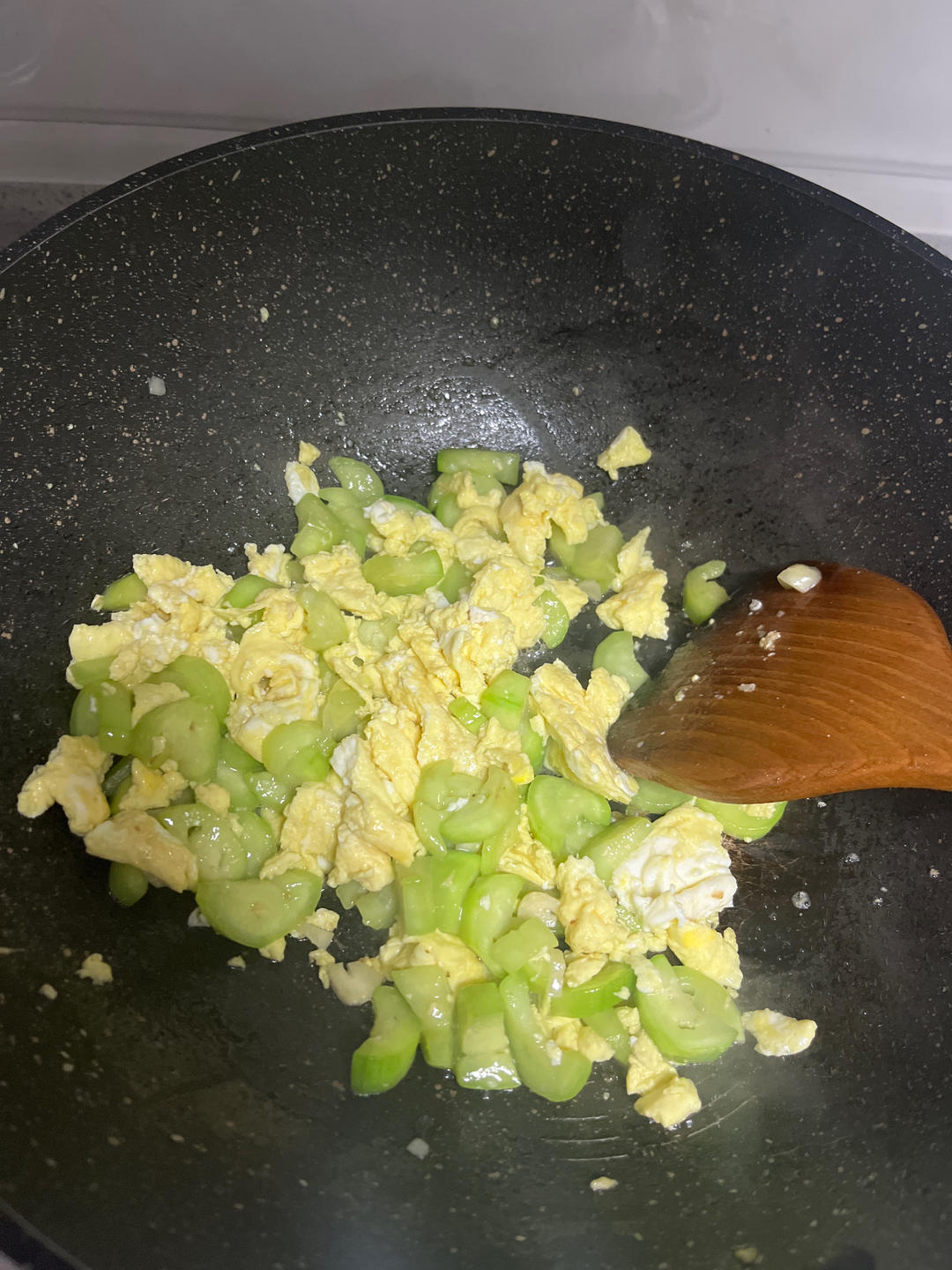 鲜香美味！好吃到舔盘的丝瓜炒鸡蛋