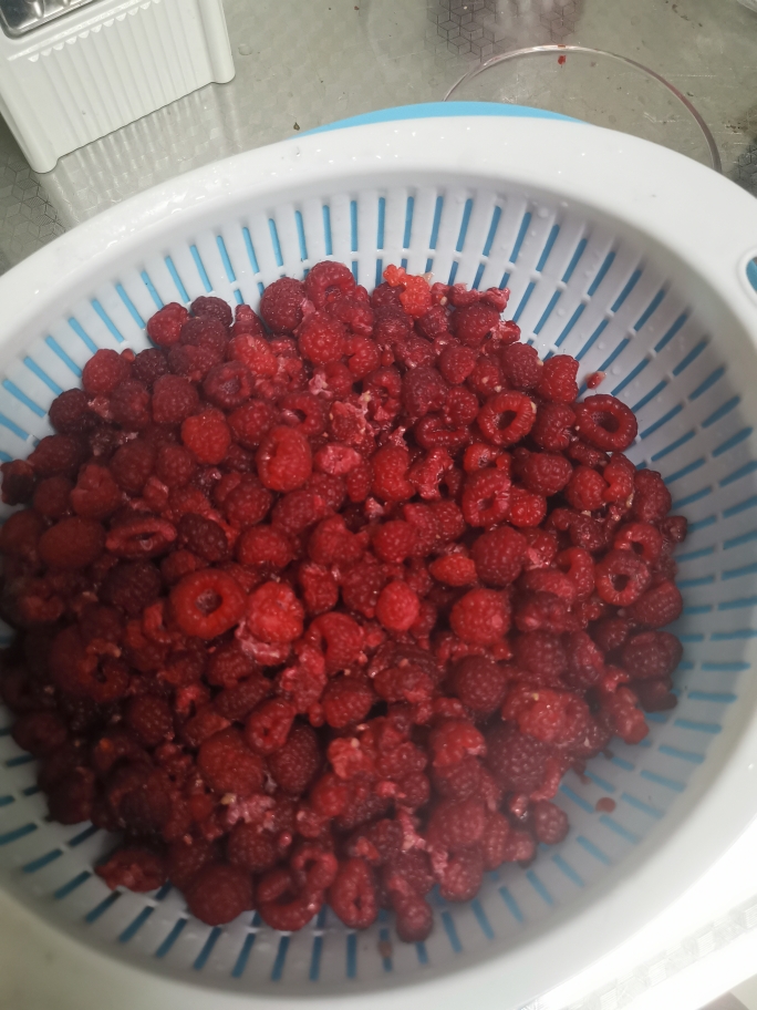 纯手工简易低糖树莓酱的做法 步骤1