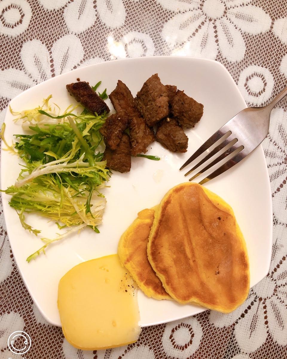 蜂蜜水果松饼+粉红松饼pancake