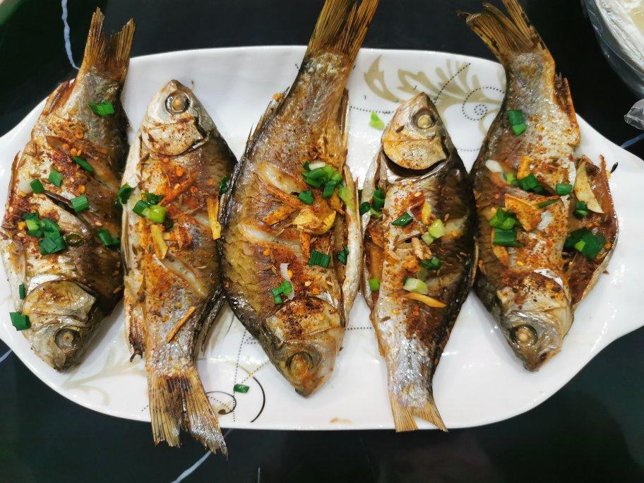 香辣烤鲫鱼