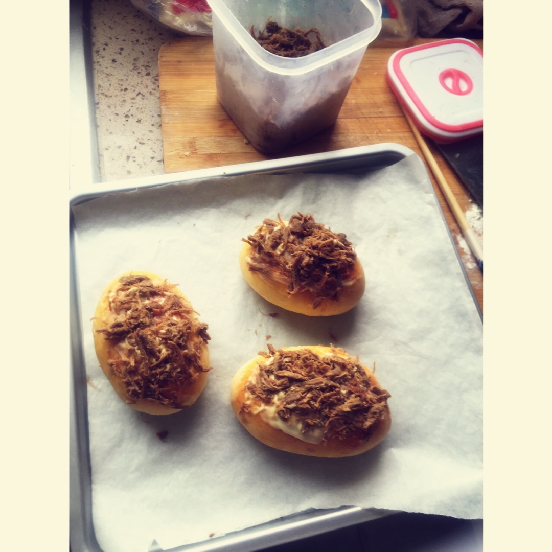 里松外松肉松面包