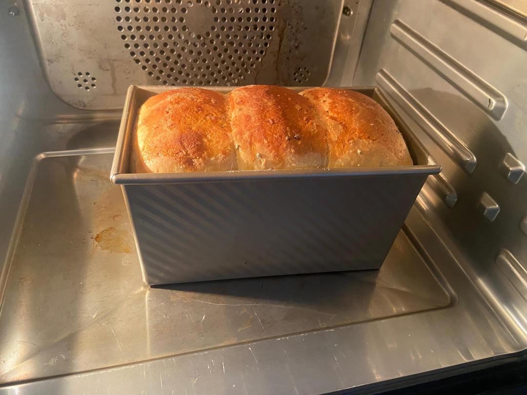 怎么会这么糯糯的呀😋三色藜麦豆乳小吐司