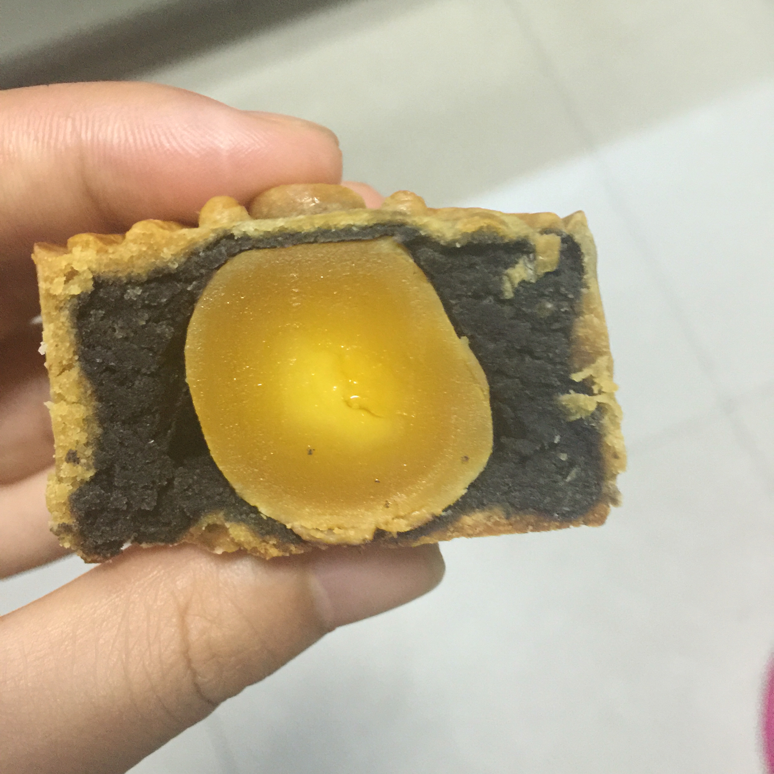 广式月饼—蛋黄芝麻月饼