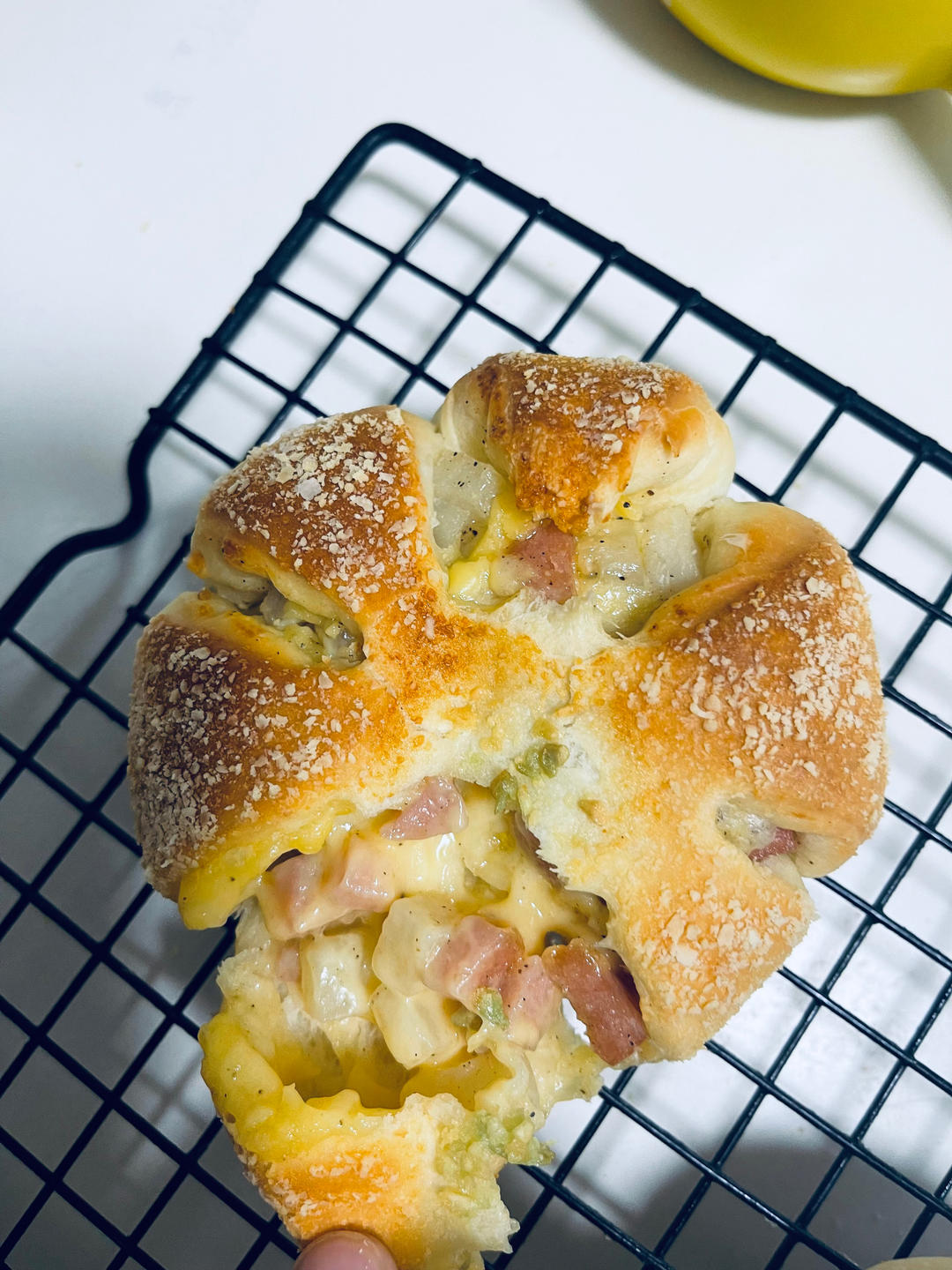 『美味咸香』椒盐土豆香肠花花包