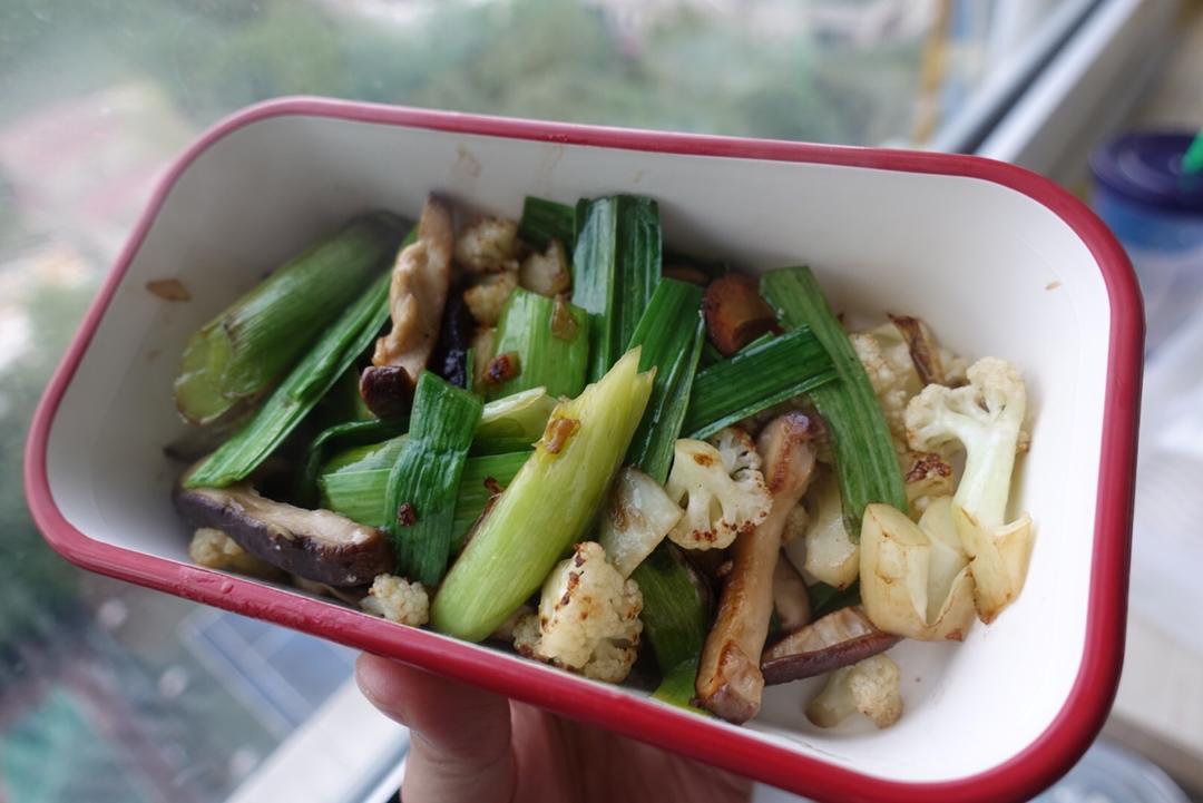 比肉好吃的降脂家常菜香菇炒蒜苗