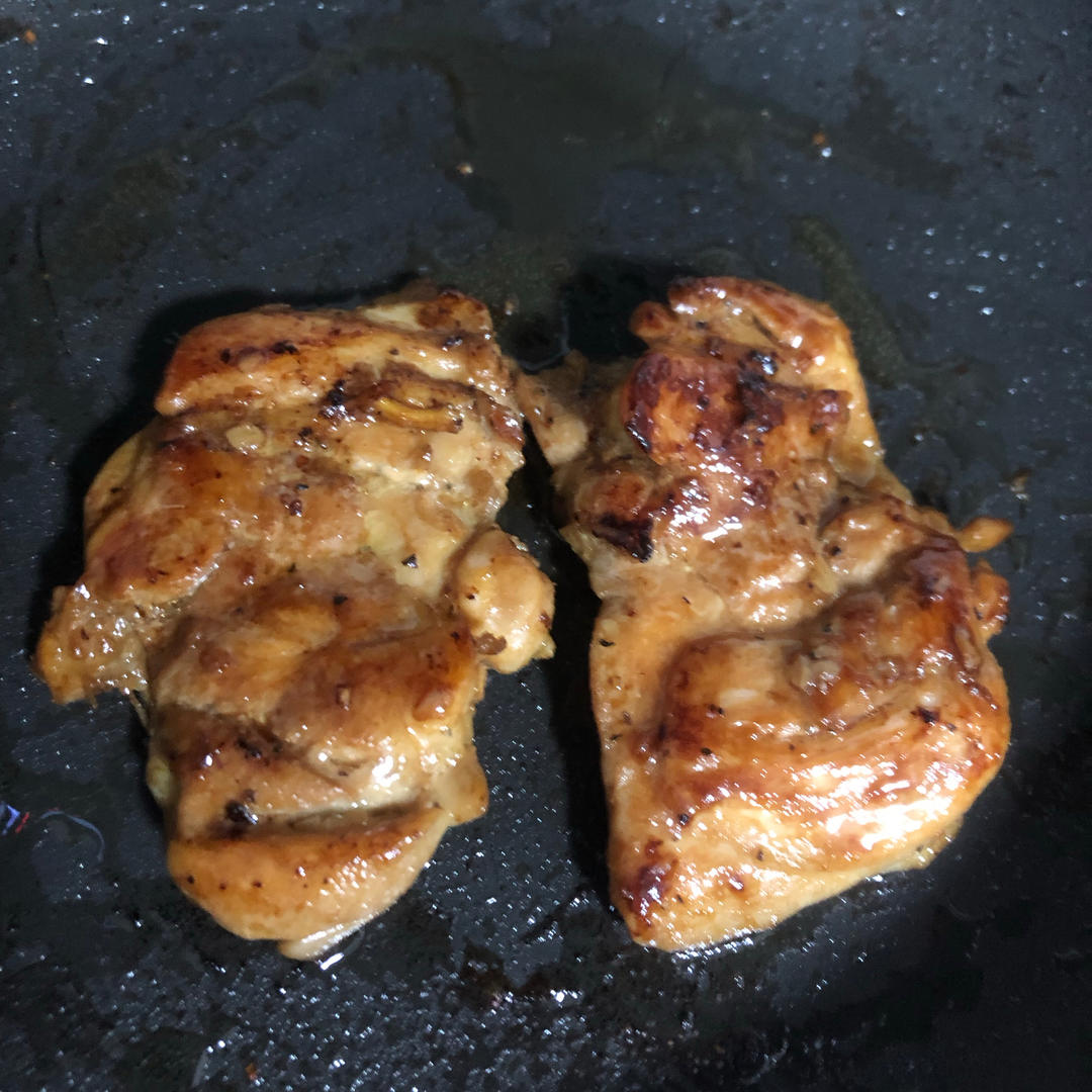 蒜香黑椒鸡腿排/奥尔良鸡排（去骨方法以及煎得好看的关键）
