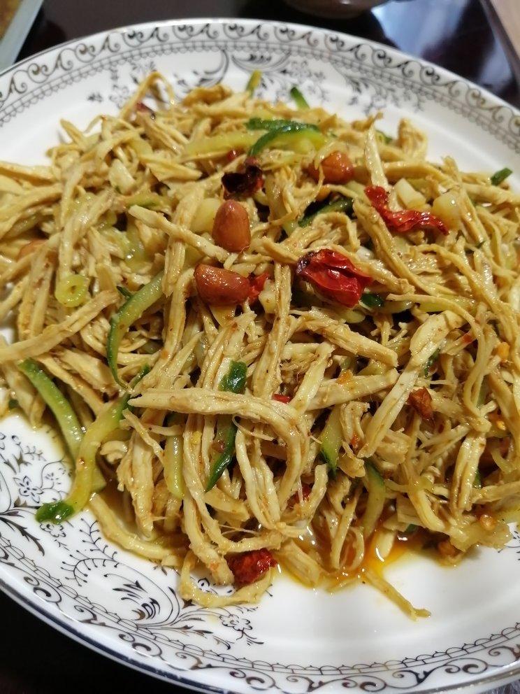 香芹凉拌手撕鸡胸肉 低卡减肥方便快捷~