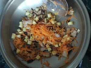 胡萝卜土豆焖饭的做法 步骤4