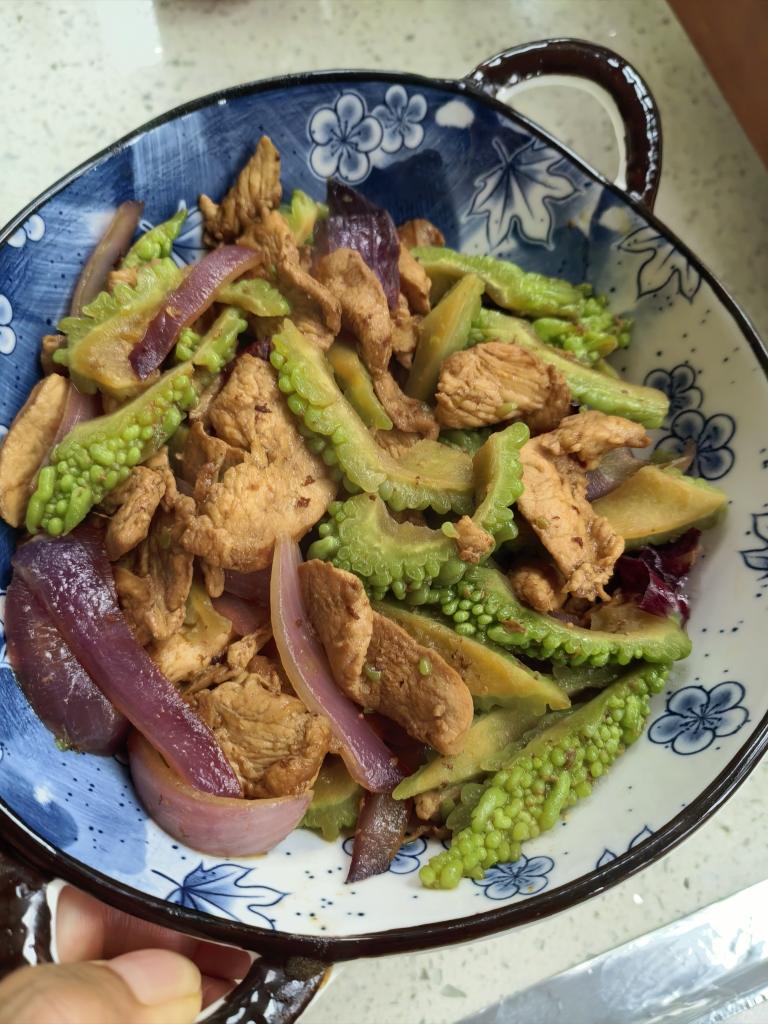 鸡脯肉炒苦瓜