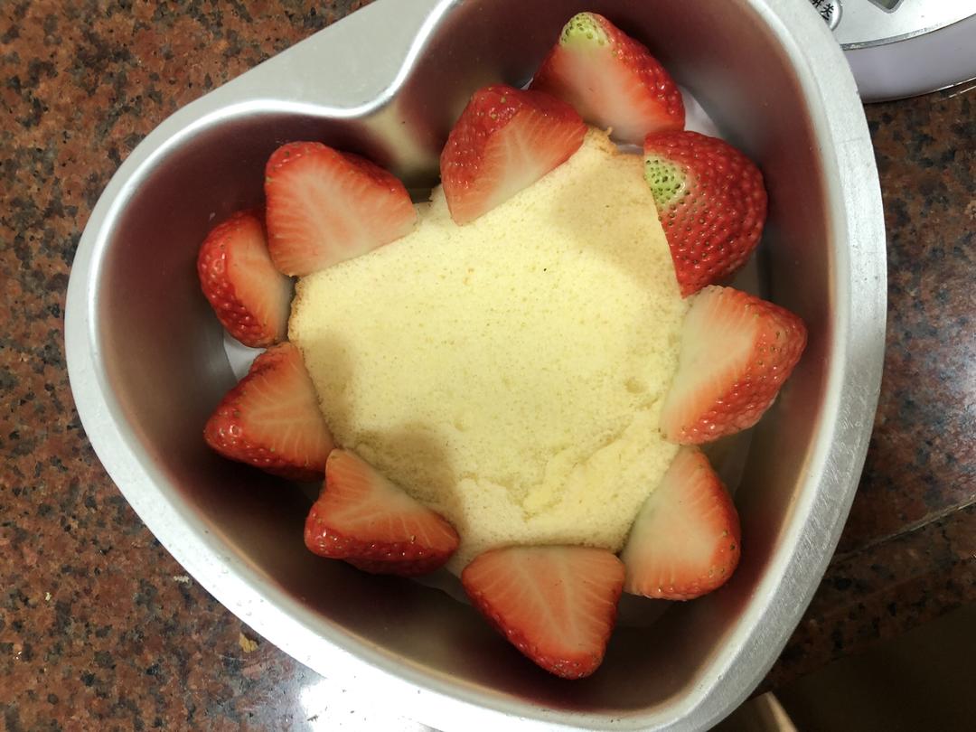 春日里的草莓慕斯