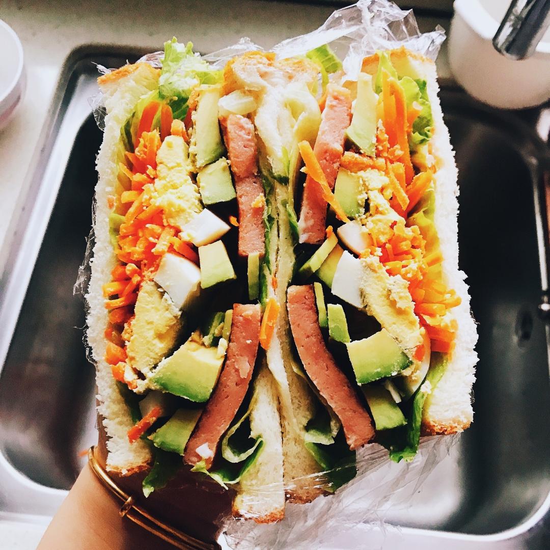 如何做超厚的沼三明治~详细tip！牛油果鸡蛋午餐肉三明治~