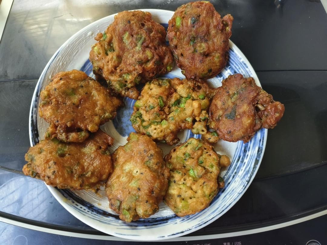😋小屁孩们停不下来的炸葱油饼👀