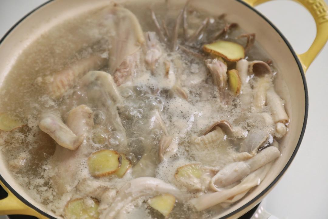 零难度自制辣卤鸭货，宅家零嘴一起啃不停的做法 步骤2