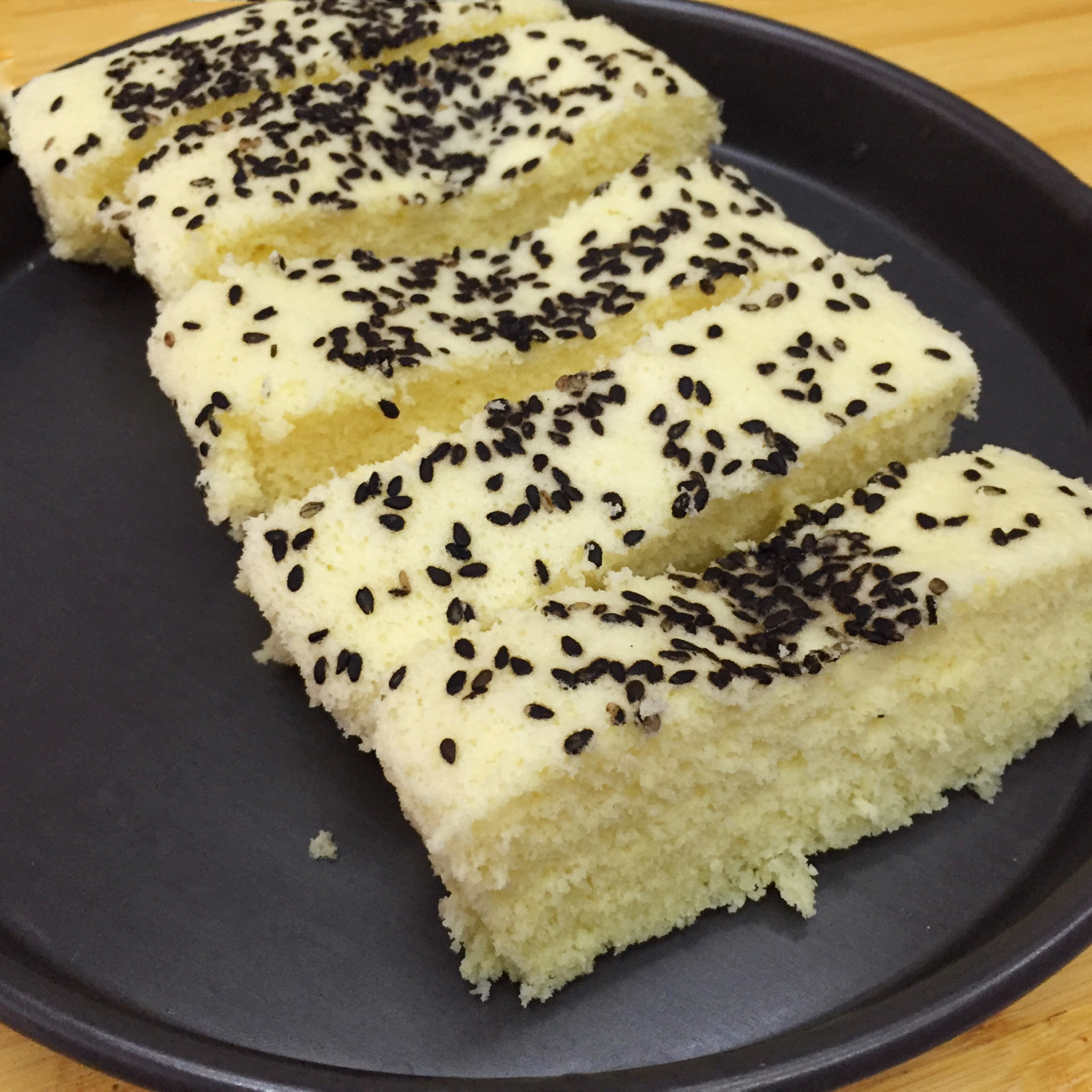 超级简单蒸黑芝麻蛋糕