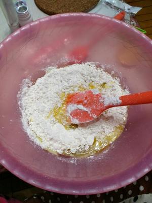 最简单朴素，烘焙小白也能轻松完成的电饭锅蛋糕的做法 步骤5