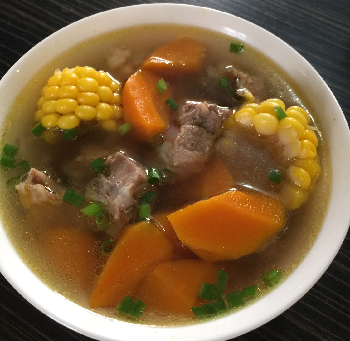 aurora微笑做的胡萝卜玉米排骨汤