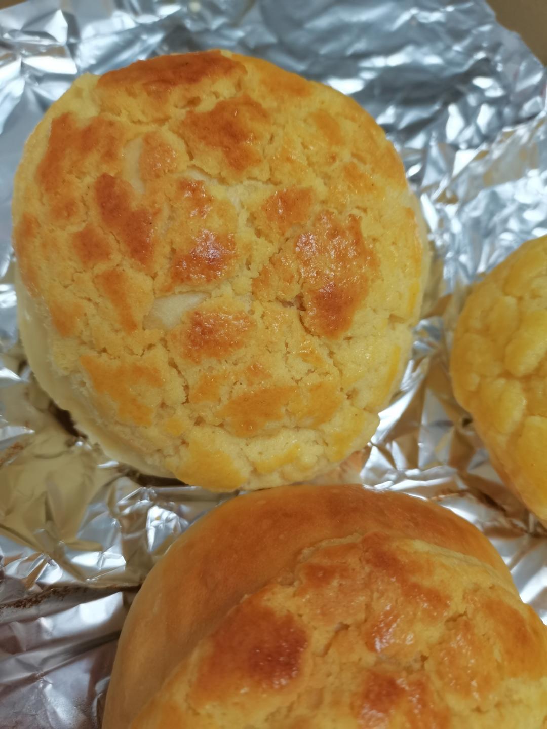 好吃到炸裂的港式菠萝包（附带制作酥皮的小视频）