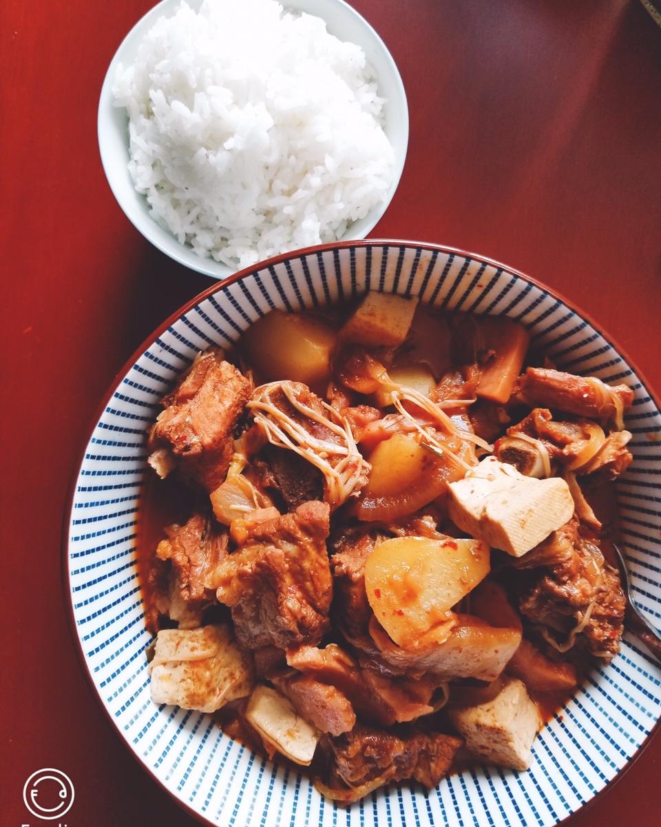 辣白菜炖排骨/泡菜排骨