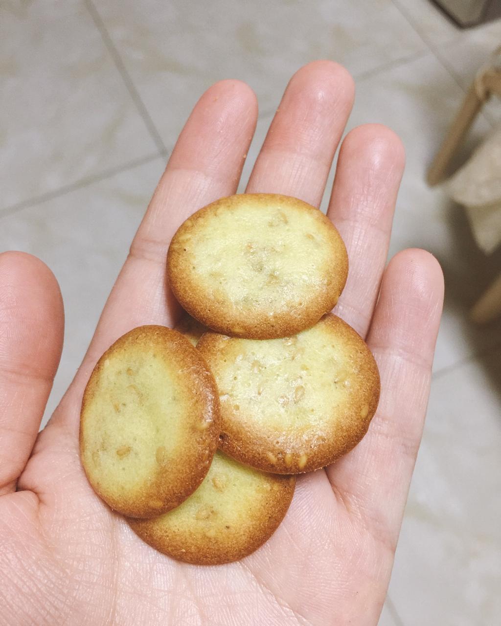小时候的味道 — 芝麻鸡蛋薄脆饼干