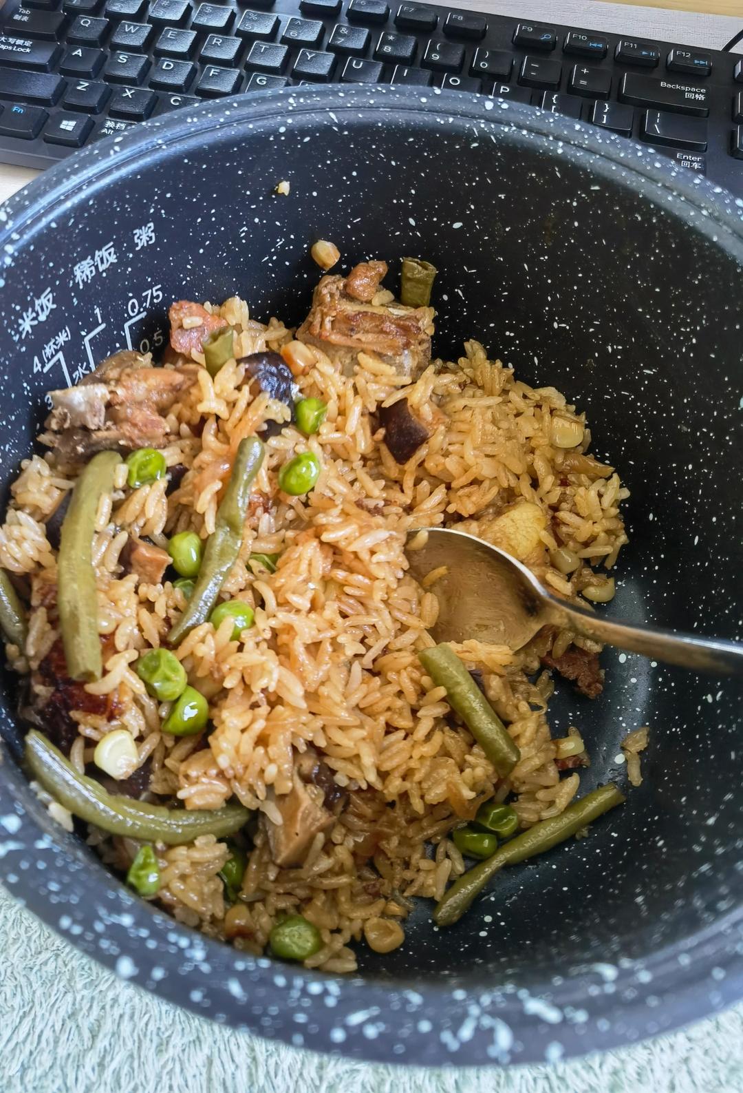 【排骨焖饭】