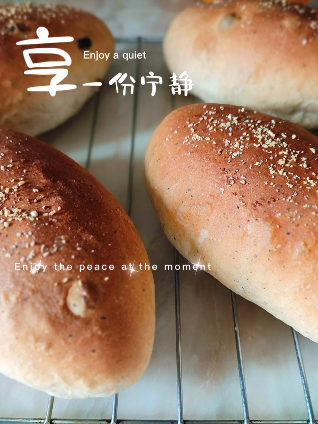 全麦葡萄干巧克力包