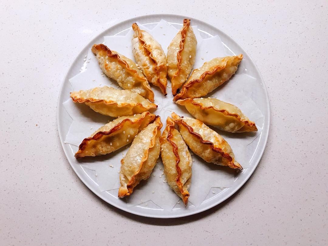 烤箱版煎饺（烤饺子🥟）      by wqy的做法