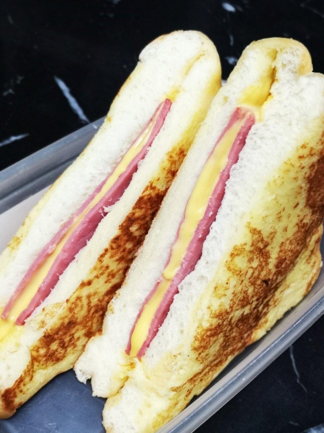十分钟快手早餐【港式火腿西多士】