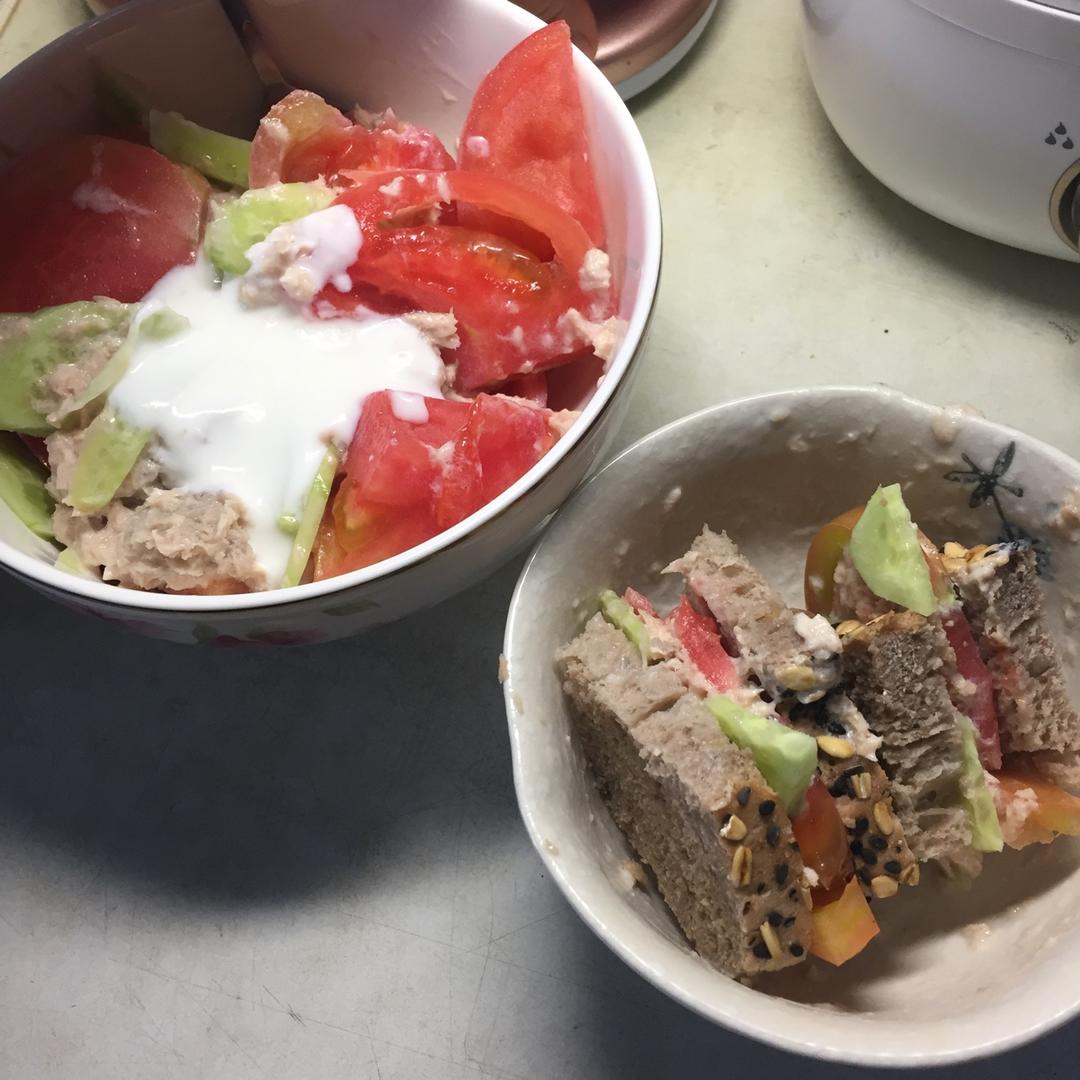 营养早餐——金枪鱼鸡蛋沙拉三明治