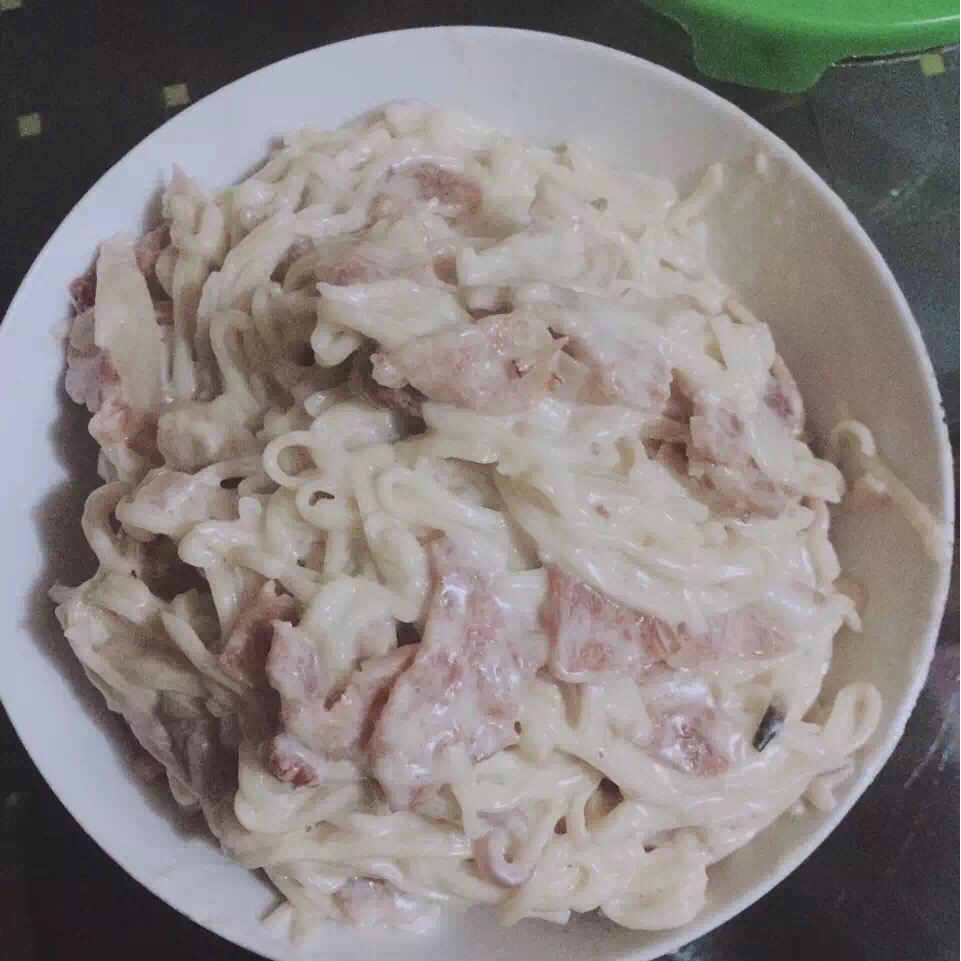 超简单的奶汁培根意面Carbonara