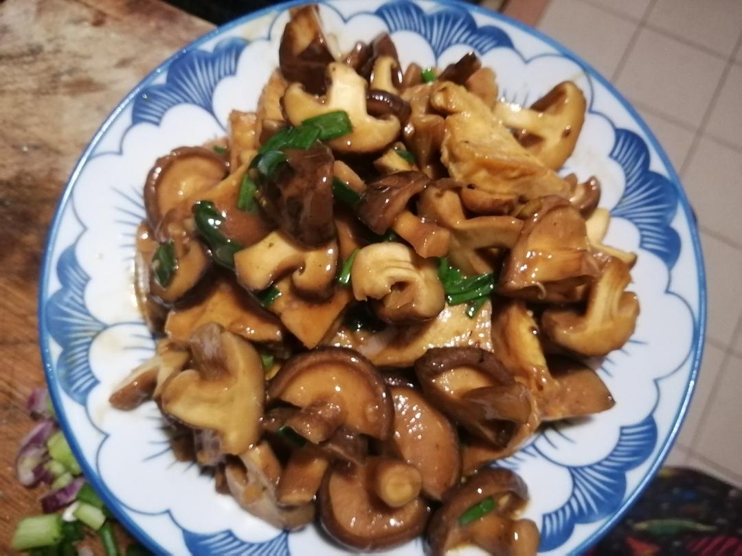 香菇焖豆腐