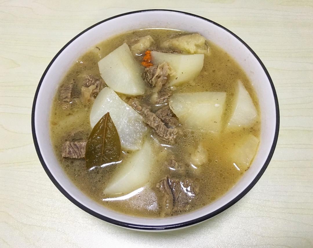 白萝卜牛腩汤