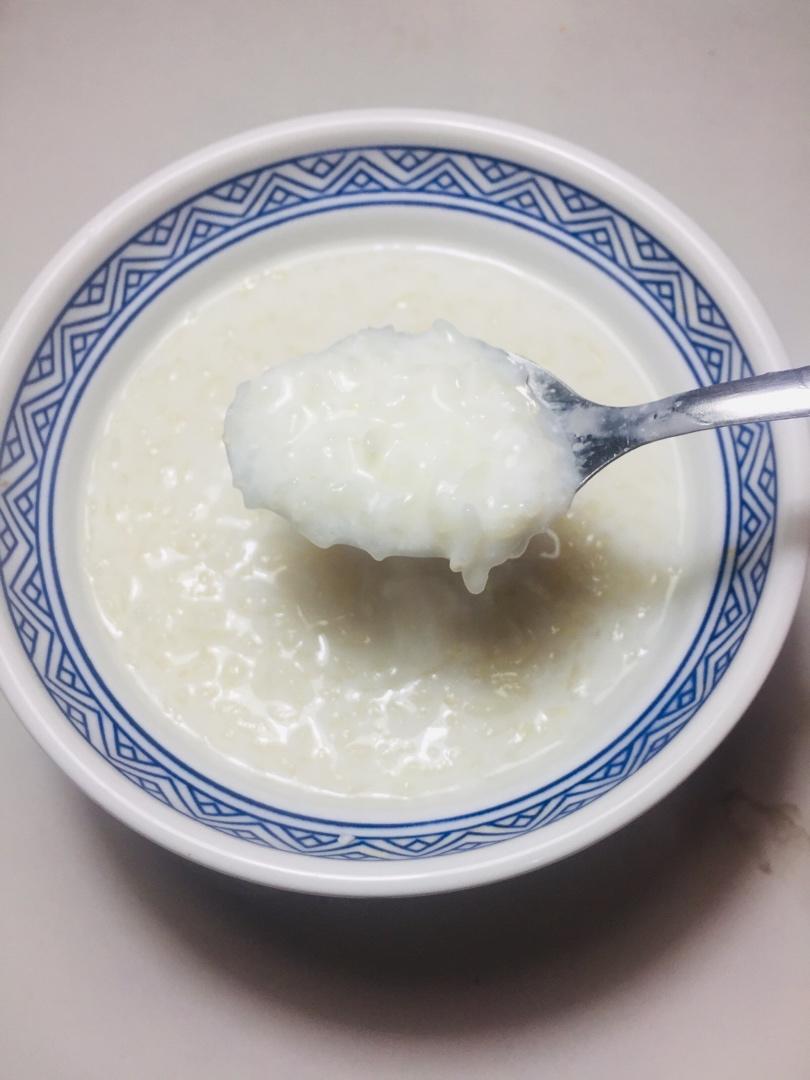 不可断粮做的椰浆牛奶桃花羹椰浆牛奶糯米粥
