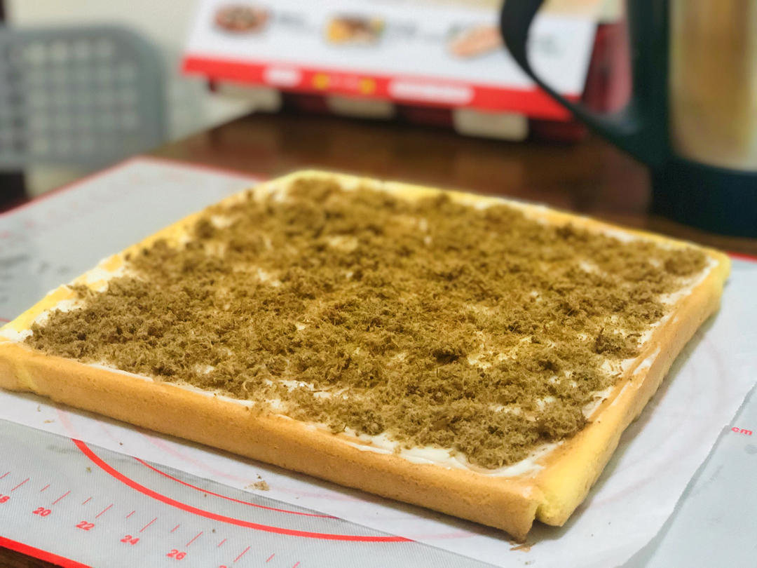 懒人版小美肉松瑞士卷（海绵肉松蛋糕卷）