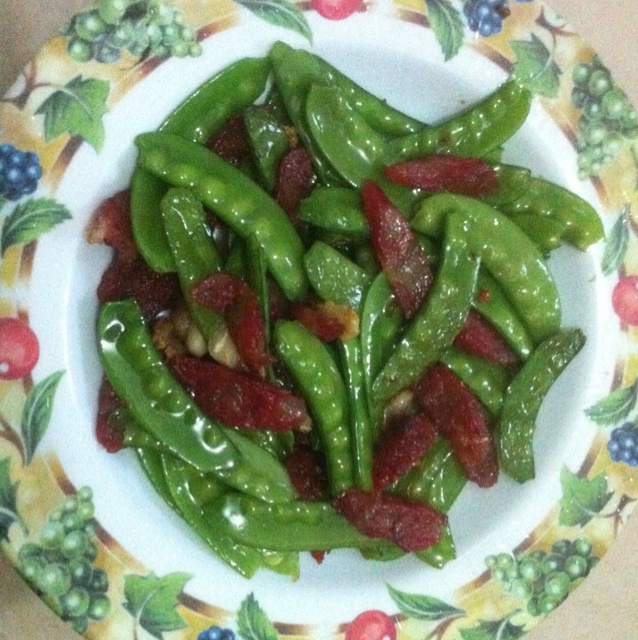 腊肠蒜泥炒荷兰豆