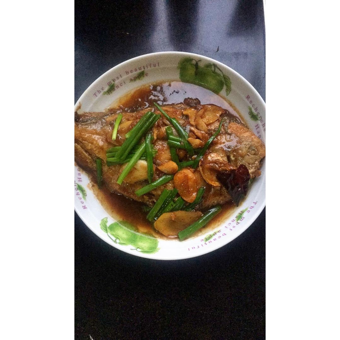 传统中式红烧平鱼